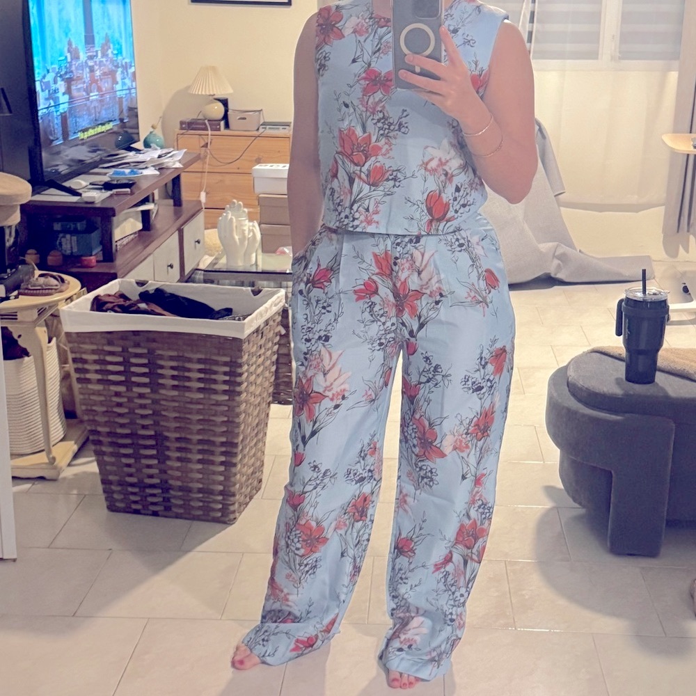 🆕 Without Tag RIVIR Floral Sleeveless Pant & Tunic Set - Blue and Red